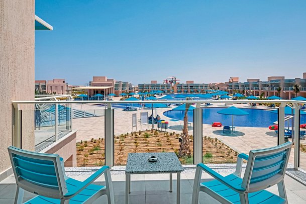 Pickalbatros Sea World Resort - Beispiel Balkon Suite Deluxe Poolblick (Zimmercodierung WDP)