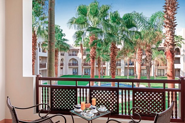 Pickalbatros Oasis Port Ghalib - Beispiel Balkon Doppelzimmer Standard Gartenblick (Zimmercodierungen DGG & DCG)