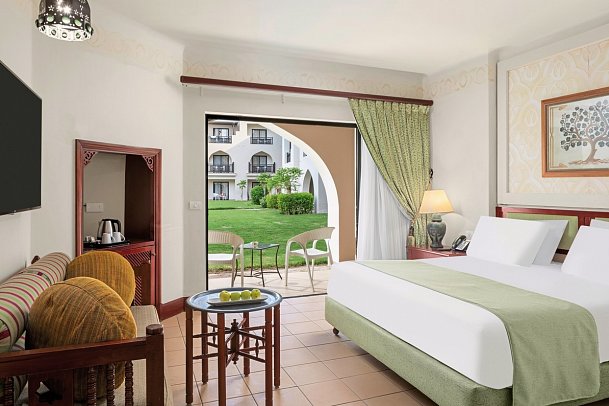 Pickalbatros Oasis Port Ghalib - Wohnbeispiel Familienzimmer Verbindungstür Gartenblick (Zimmercodierungen F1G, F1P & FG1)