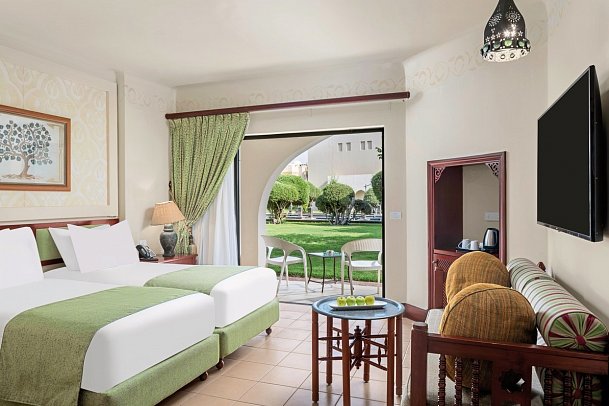 Pickalbatros Oasis Port Ghalib - Wohnbeispiel Familienzimmer Verbindungstür Gartenblick (Zimmercodierungen F1G, F1P & FG1)