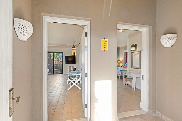 Pickalbatros Sands Port Ghalib - Wohnbeispiel Familienzimmer Verbindungstür (Zimmercodierungen F1G, FG1 & F2M)