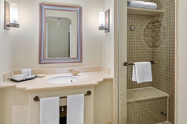 Pickalbatros Sands Port Ghalib - Beispiel Bad Familienzimmer Verbindungstür Gartenblick (Zimmercodierung F1G)