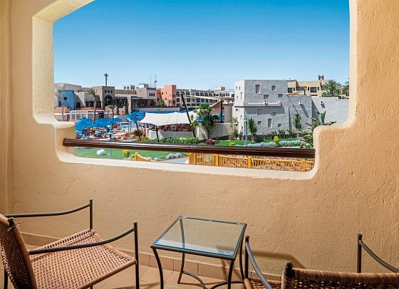 Pickalbatros Sands Port Ghalib - Beispiel Balkon Familienzimmer Verbindungstür Gartenblick (Zimmercodierung F1G)