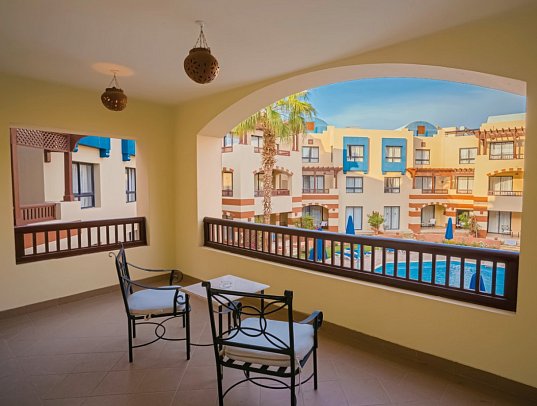 Radisson Individuals Marina Port Ghalib - Beispiel Balkon Juniorsuite Poolblick (Zimmercodierungen J1P & JBP)
