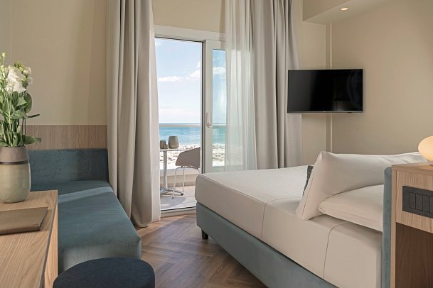 Hotel Ambasciatori - Wohnbeispiel Doppelzimmer Prestige Meerblick (Zimmercodierung DOM)