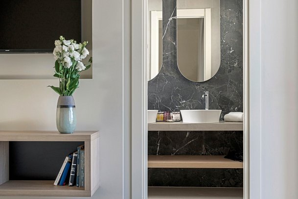 Hotel Ambasciatori - Wohnbeispiel Doppelzimmer Prestige Meerblick (Zimmercodierung DOM)