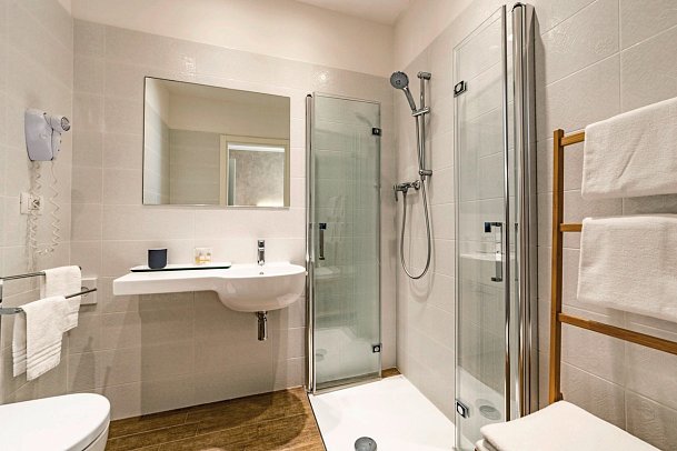 Hotel Soraya - Badbeispiel (Zimmercodierung DB1)