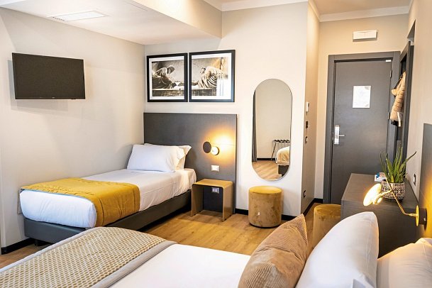 The Cross - Wohnbeispiel Dreibettzimmer Superior (Zimmercodierung TS1)