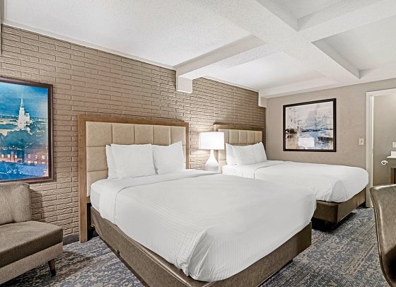 Best Western Plus Savannah Historic District - Wohnbeispiel Two Queen Beds (Zimmercodierung UG1)