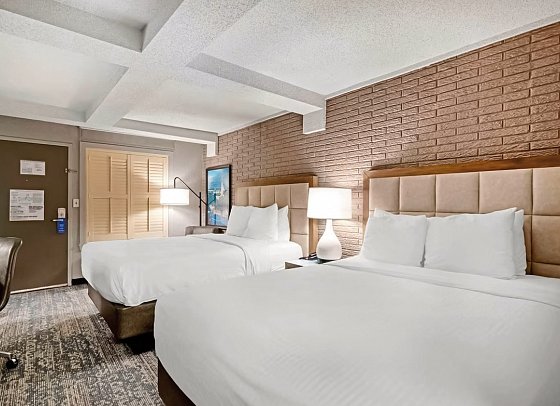Best Western Plus Savannah Historic District - Wohnbeispiel Two Queen Beds (Zimmercodierung UG1)