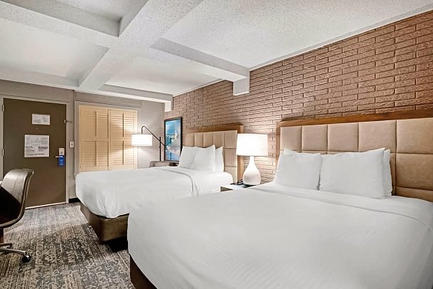 Best Western Plus Savanna Historic District - Wohnbeispiel Standard Two Double beds (Zimmercodierung UG1)