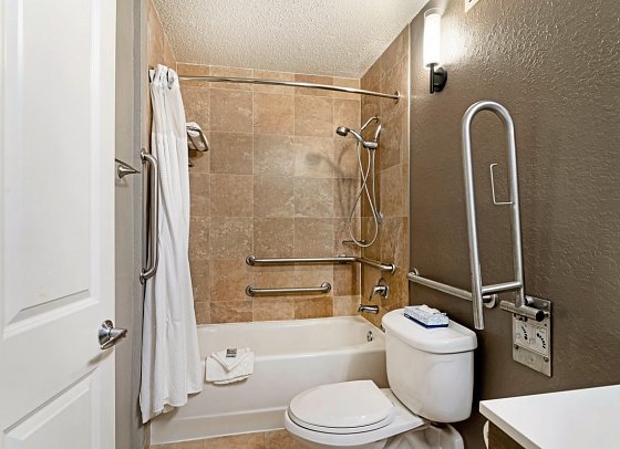 Best Western Plus Savannah Historic District - Wohnbeispiel Badezimmer (Zimmercodierung UG1)