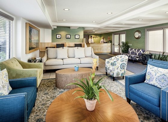 Sandpiper Lodge - Lobby