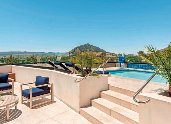 La Quinta Inn & Suites by Wyndham San Luis Obispo Downtown