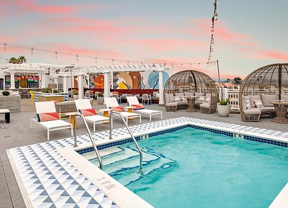 Inn at the Pier Pismo Beach, Curio Collection by Hilton