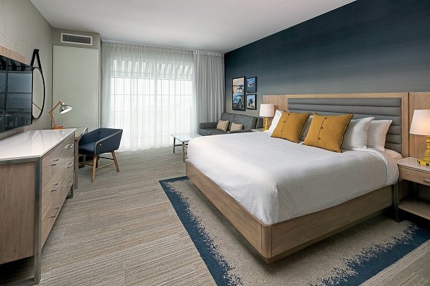 Inn at the Pier Pismo Beach, Curio Collection by Hilton - Wohnbeispiel Downtown King (Zimmercodierung UG2)