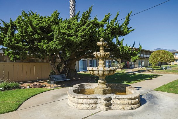 Silver Surf Motel
