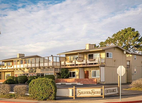 Silver Surf Motel