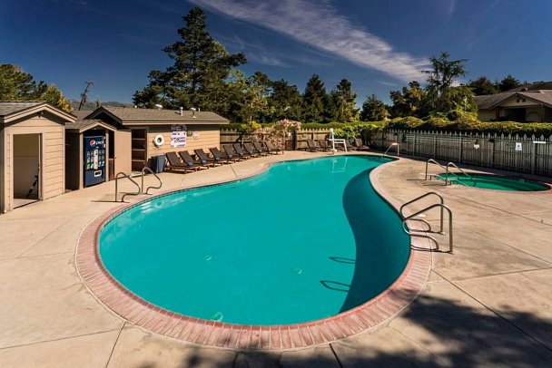 Cambria Pines Lodge