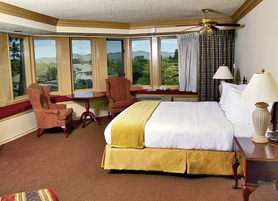 Historic Santa Maria Inn - Executive Tower