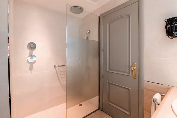 Catalonia Santo Domingo - Beispiel Bad Premium Oceanview (Zimmercodierung WTM)