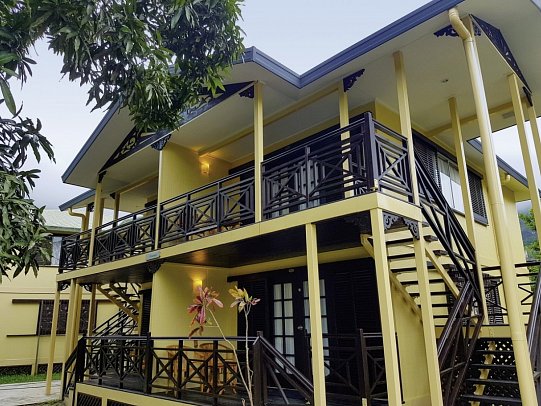 Berjaya Beau Vallon Bay Resort & Casino - Wohnbeispiel Deluxe Chalet (Zimmercodierungen UD1 & FD1)