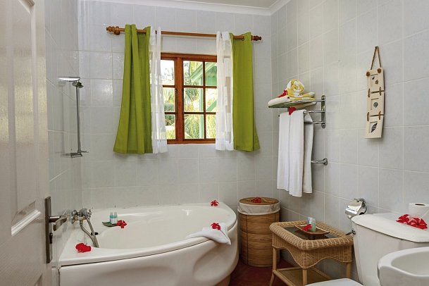 L'Habitation Cerf Island - Beispiel Bad Standard (Zimmercodierungen UG1, UH1 & JB1)