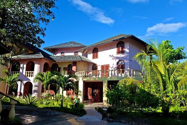 Castello Beach Hotel
