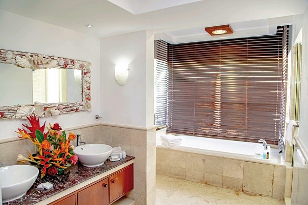 Village du Pecheur - Beispiel Bad Beachfront Terrace Suite (Zimmercodierungen WBM & WHM)