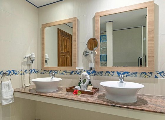 Acajou Beach Resort - Beispiel Bad Premium Deluxe (Zimmercodierungen UD1 & UH7)