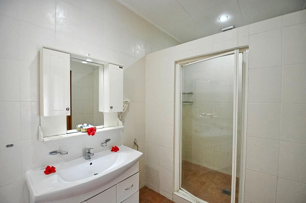 The Britannia Hotel - Beispiel Bad Superior (Zimmercodierungen US1 & UH1)