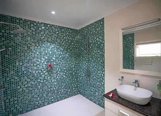 Villas de Mer Hotel - Beispiel Bad Superior (Zimmercodierungen US1, UC1 & UH1)