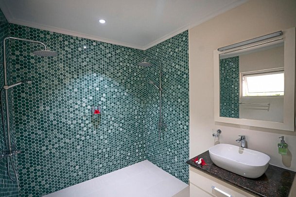 Villas de Mer Hotel - Beispiel Bad Superior (Zimmercodierungen US1, UC1 & UH1)