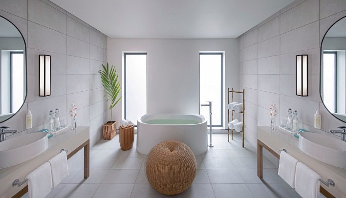 Avani+ Barbarons Seychelles - Beispiel Bad Premium Beach View Suite (Zimmercodierung WM1)