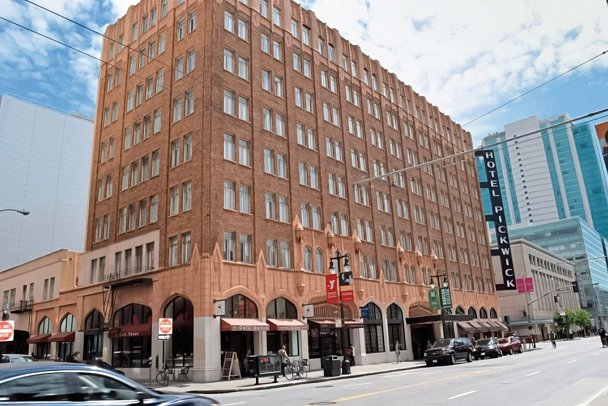 Pickwick Hotel