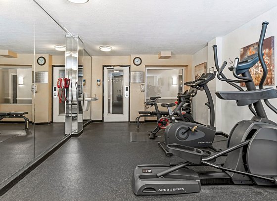 Best Western Plus Grosvenor Airport Hotel