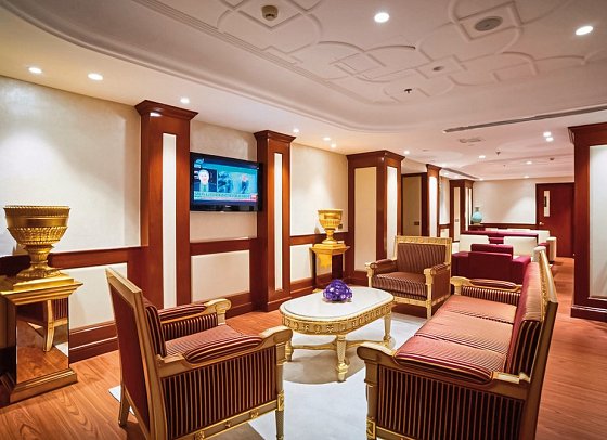 Windsor Plaza Hotel - Club Lounge
