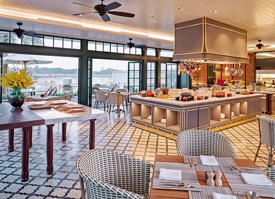 Mia Saigon - Luxury Boutique Hotel - Restaurant Kitchen By The River