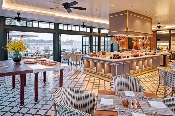Mia Saigon - Luxury Boutique Hotel - Restaurant Kitchen By The River