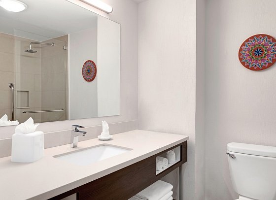 Hampton by Hilton San José Airport - Wohnbeispiel Standard Room (Zimmercodierung UG1)