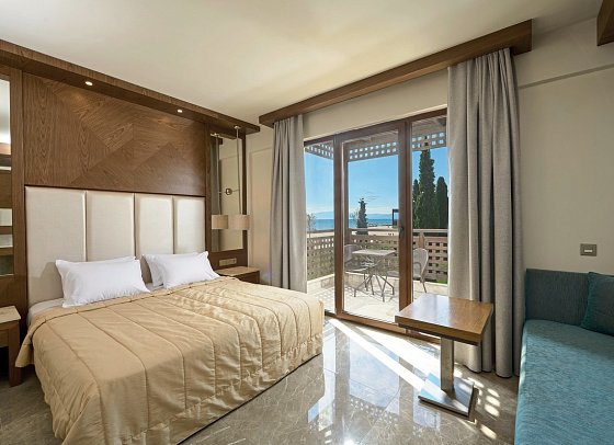 Mediterranean Village Hotel & Spa - Wohnbeispiel Doppelzimmer seitl. Meerblick (Zimmercodierung D2N)