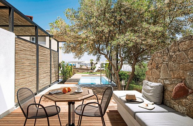 Antigoni Seaside Resort - Wohnbeispiel Juniorsuite Privatpool (Zimmercodierung J1R)