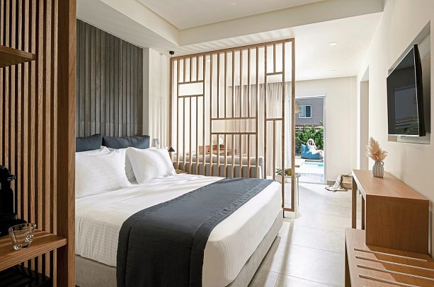 Antigoni Seaside Resort - Wohnbeispiel Juniorsuite Privatpool (Zimmercodierung J1R)