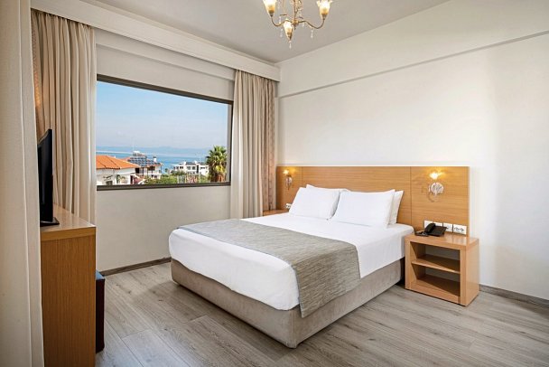 Flegra Palace - Wohnbeispiel Suite Familie Gartenblick (Zimmercodierung WIG)