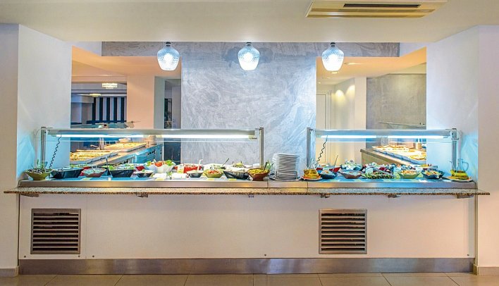 Lagomandra Beach Hotel