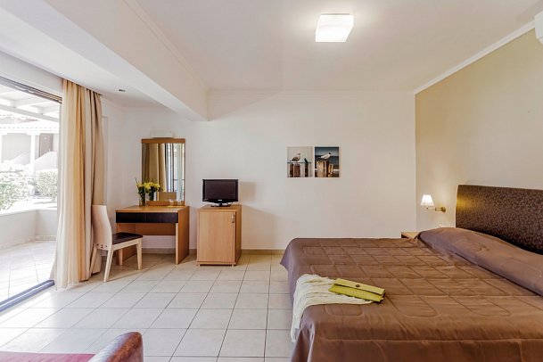 Lagomandra Beach Hotel - Wohnbeispiel Deluxe-Zimmer