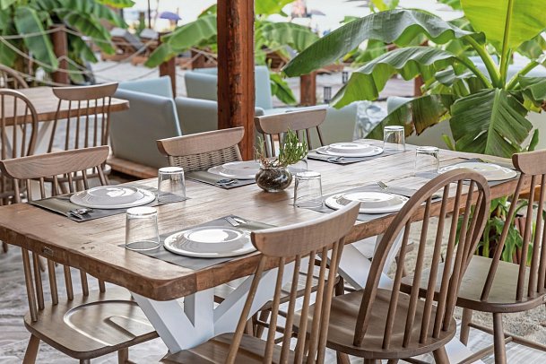 Royal Hotel and Suites - Olivo Beach-Bar