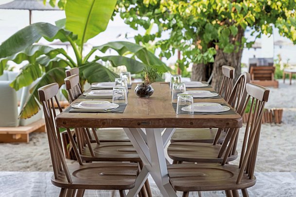 Royal Hotel and Suites - Olivo Beach-Bar