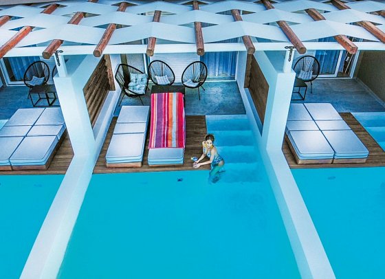 Royal Hotel and Suites
