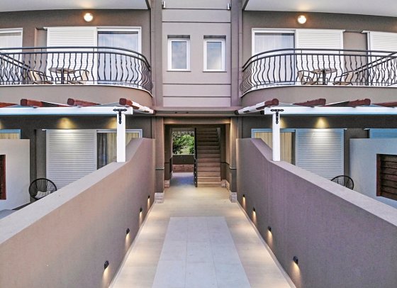 Royal Hotel and Suites
